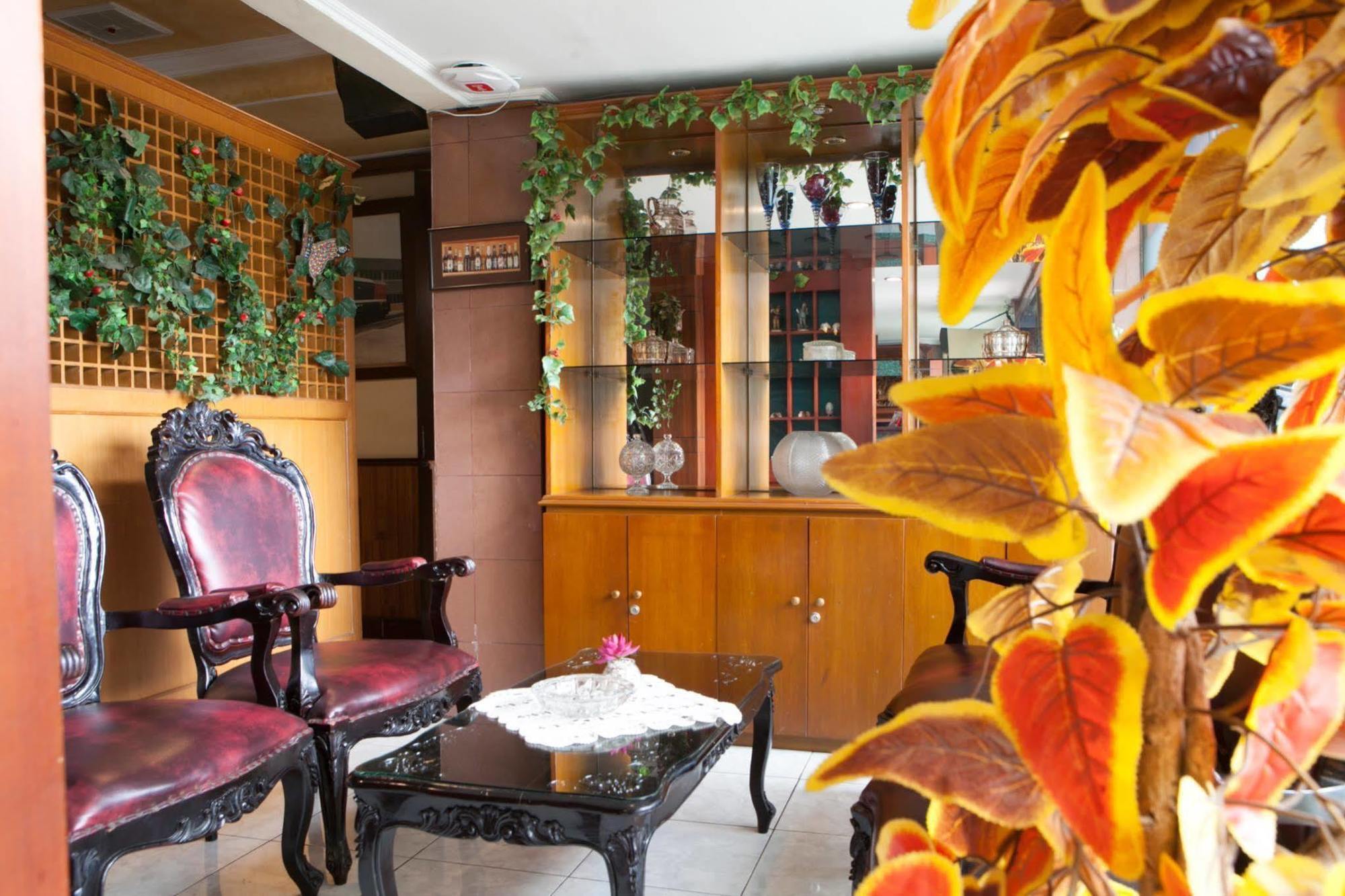 Reddoorz Plus Near Riau Street Bandung Luaran gambar