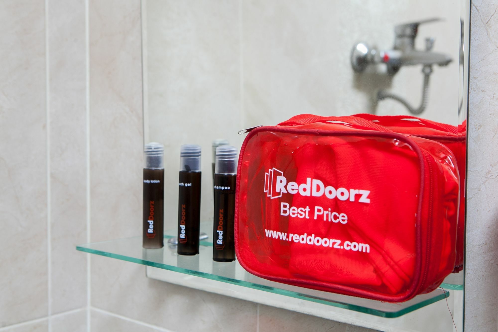 Reddoorz Plus Near Riau Street Bandung Luaran gambar