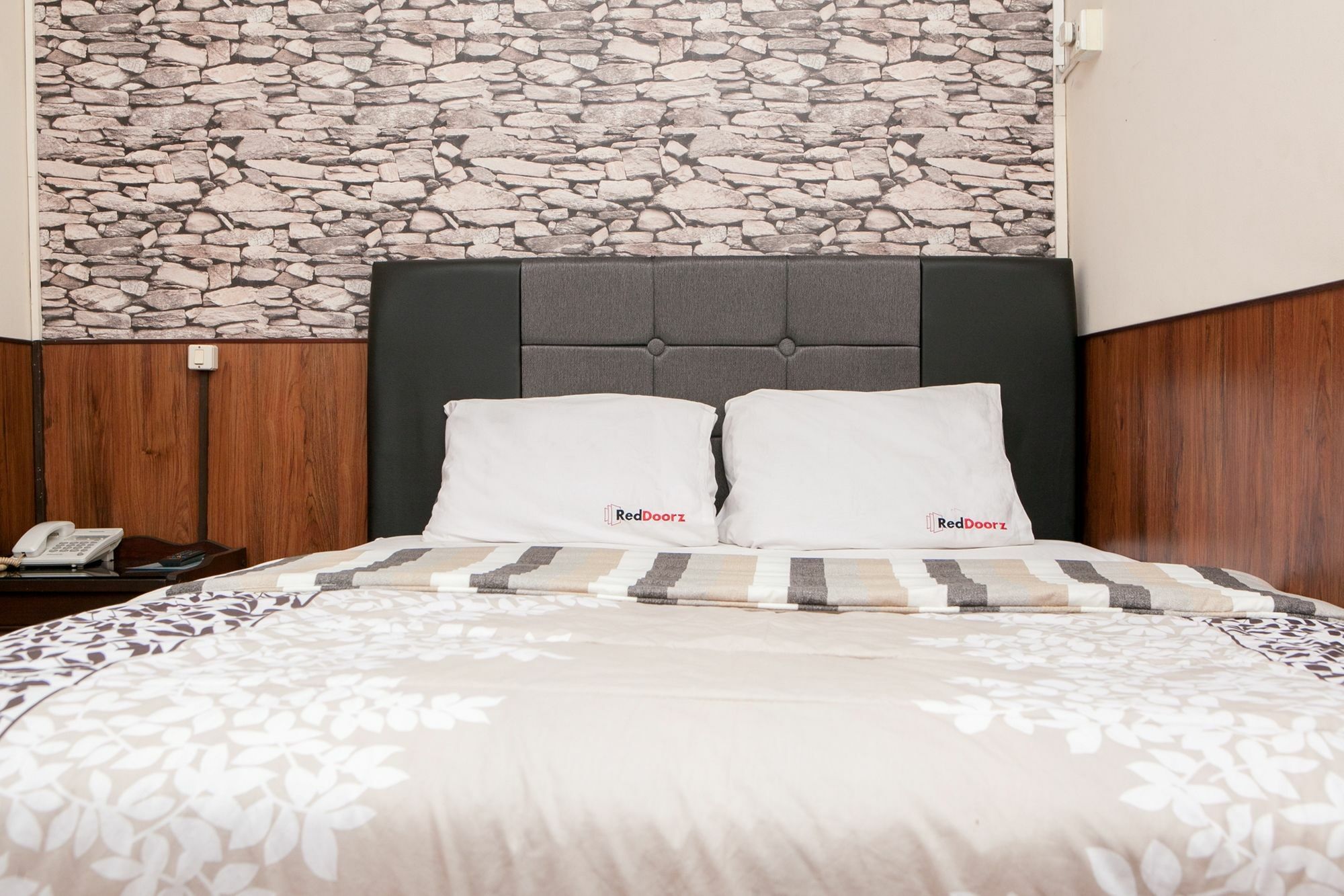 Reddoorz Plus Near Riau Street Bandung Luaran gambar